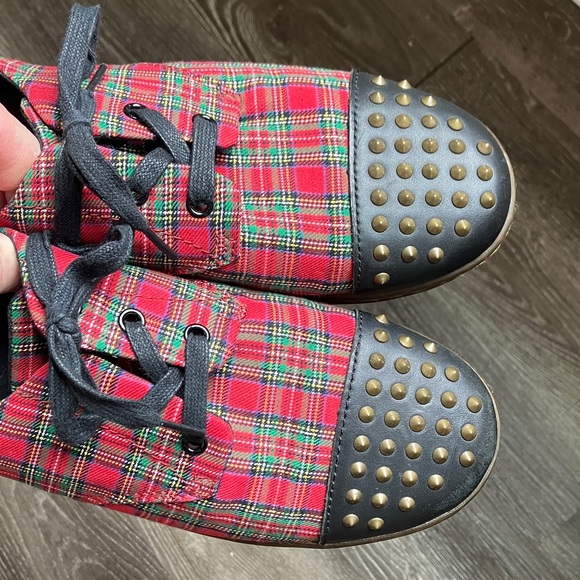 Dr. Martens Aldstud oxford shoe red tartan plaid pattern and gold stud - Picture 15 of 17